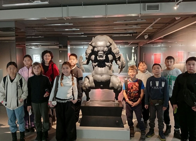 Каникулы с пользой! ТО «ГлинаЛэнд» посетили галерею В. Бронштейна.